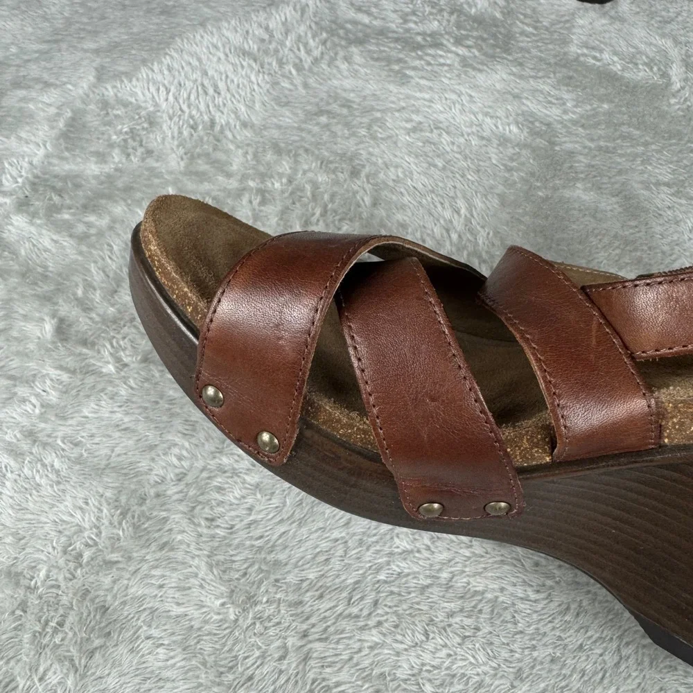 Dansko Women's Size 40(9.5-10) Brown Leather Wedge Sandals Strappy Studded Boho